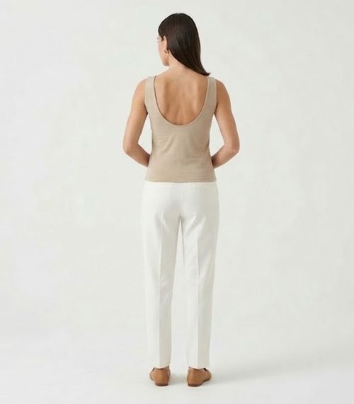 Regata Feminina Decote Nas Costas Infinita Cor Bege