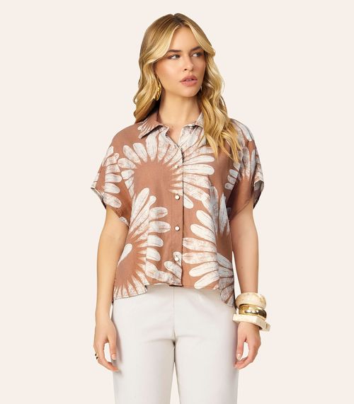 Camisa Feminina Manga Curta Estampada Endless Marrom