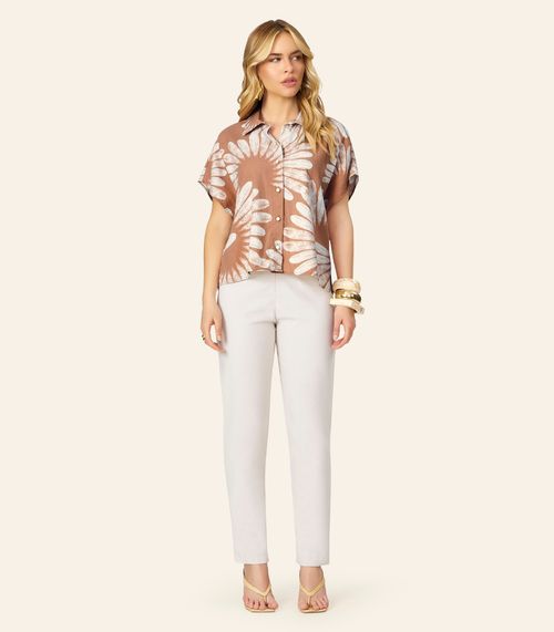 Camisa Feminina Manga Curta Estampada Endless Marrom